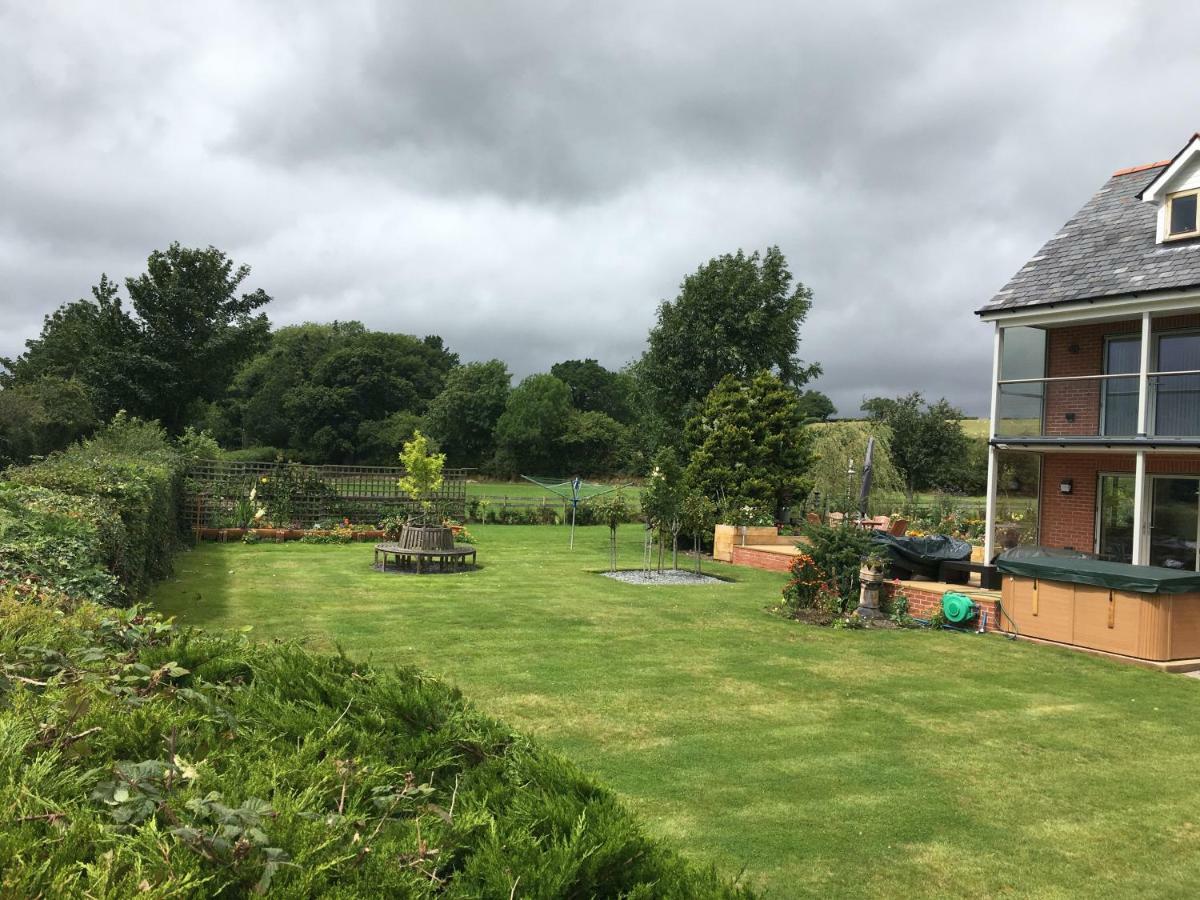 Rhyd Lydan Bed & Breakfast Newtown  Bagian luar foto