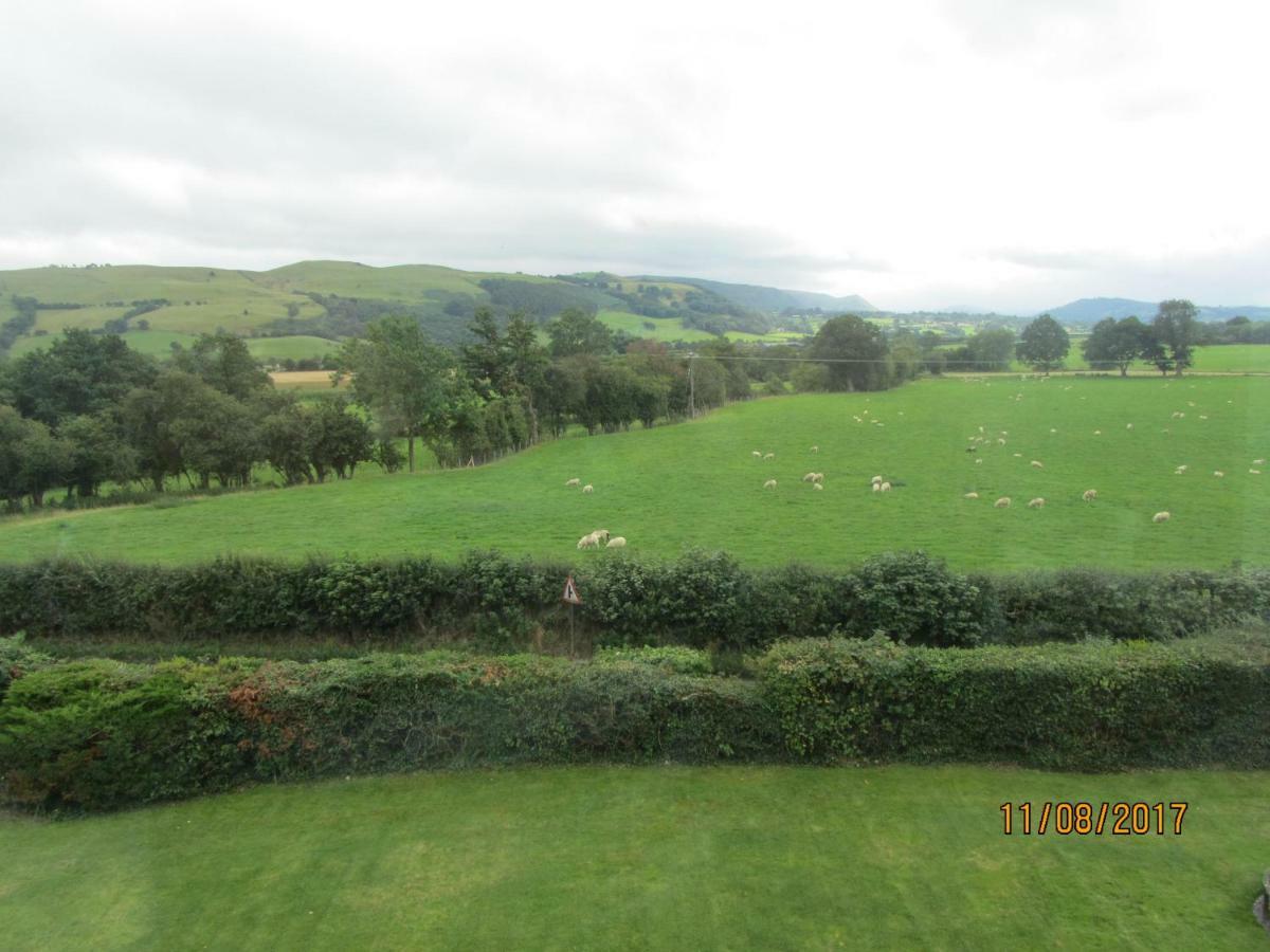 Rhyd Lydan Bed & Breakfast Newtown  Bagian luar foto